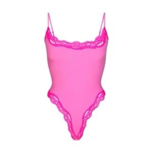 SKIMS Fits Everybody Lace Cami Bodysuit